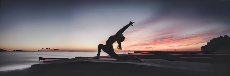 Bannière présantant la collection yoga de Sportivea.com avec tapis antidérapants, blocs de soutien et accessoires de méditation.