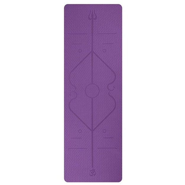 Grace au tapis de yoga sportivéa et ses alignements dessinés dessus aucunes postures ne vous résisteras.